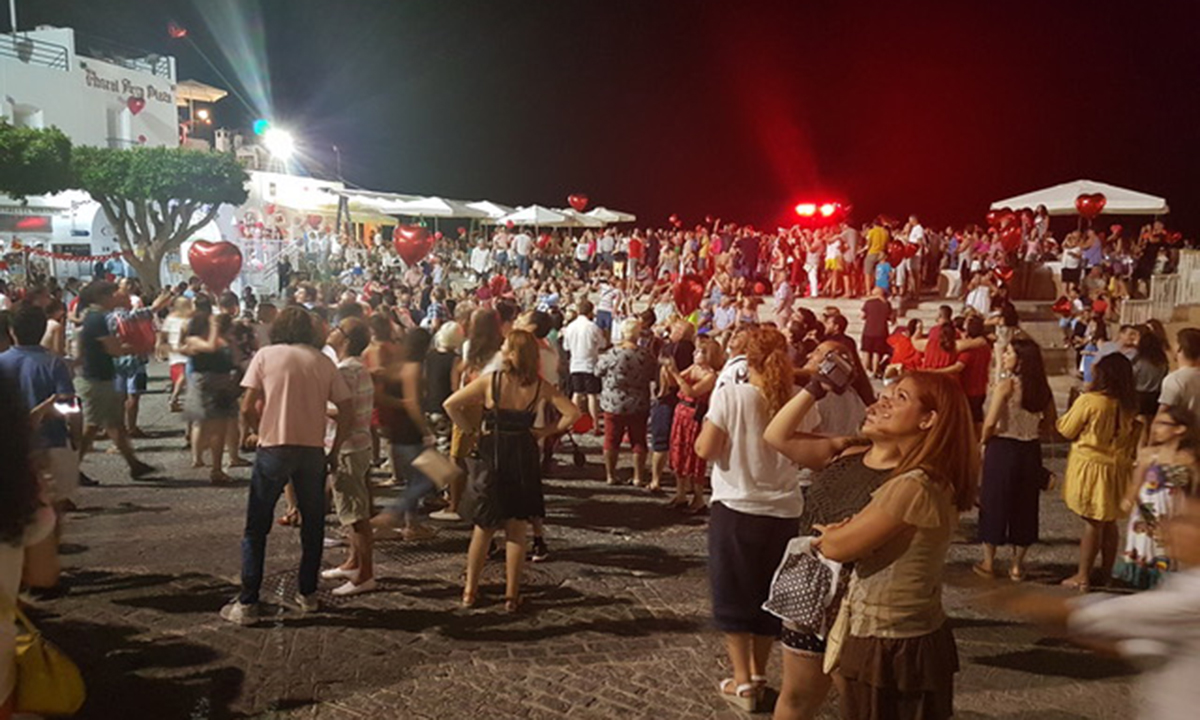 Asistencia record en la noche romántica de Mojácar