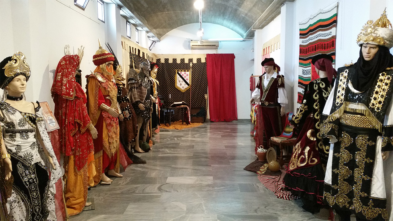 Exposicion encuentro de culturas mojacar